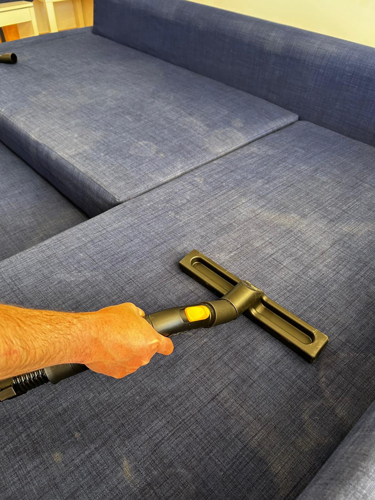 Limpieza sofa aspirado